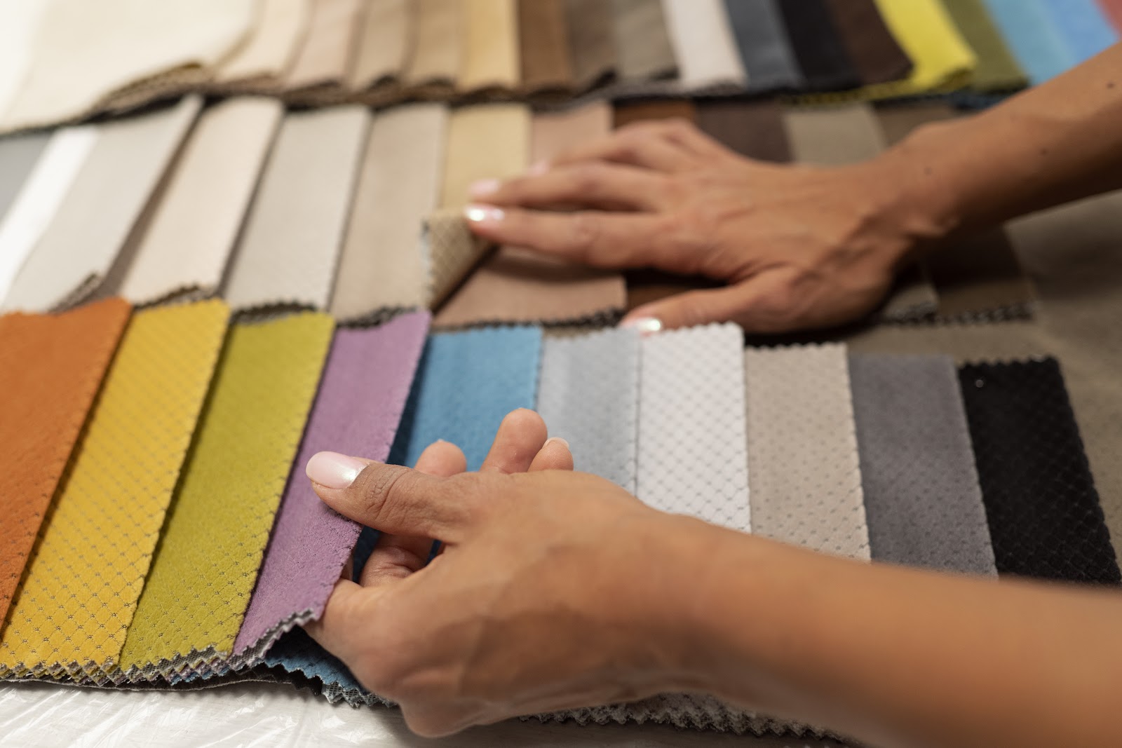 Cortina para sala: modelos, tecidos, cores e erros que você deve evitar